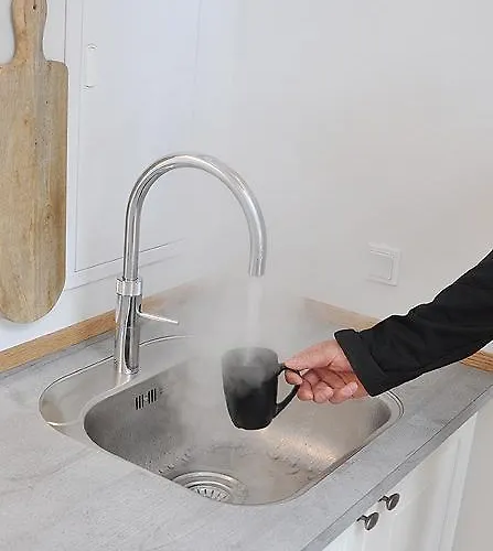 Eno Bageri's Hotelvaerelser *